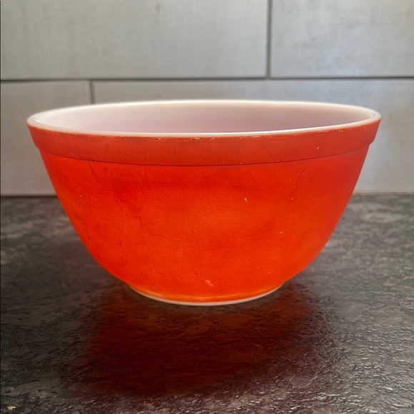 1qt Vintage Orange/Red Pyrex Mixing Bowl. No chips or cracks. - Picture 1 of 5